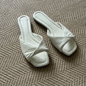 Reformation Mikki Twist Flat Sandal White Leather 7.5